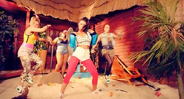 russian teen sex H hitney bàn giao cho Kẻ thái sex dong vat Nhân Cách Michael Vegas.