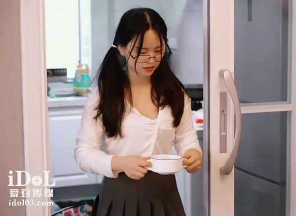 sex quay lén mẹ tắm Con gái về quê ăn tết bị bố dượng địt vì càng lớn càng ngon