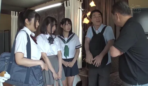 sex châu âu vietsub Thất nghiệp, ông bố khốn nạn dẫn 3 cô con gái đi bán dâm